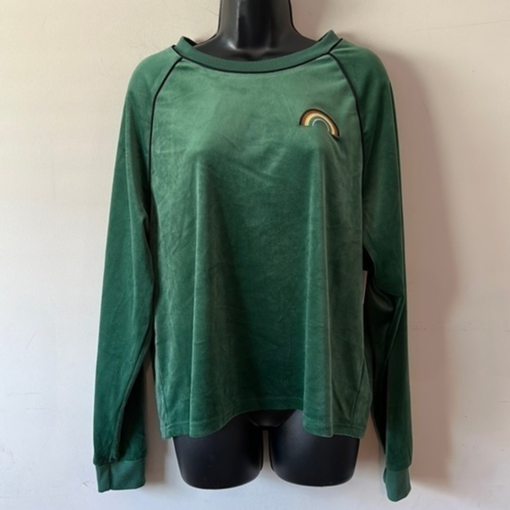 BP Rainbow Raglan Pullover Sweatshirt size Medium